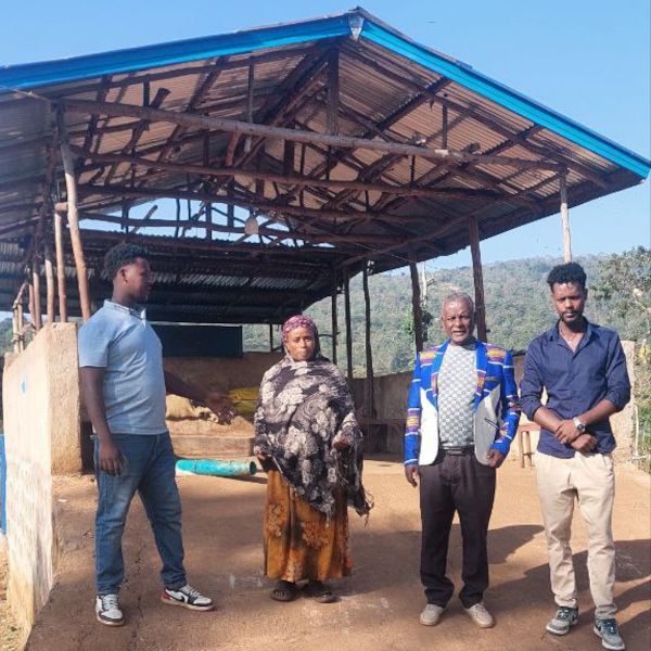 Etiopia Girma Sentayehu - Girma Sentayehu z rodziną na farmie