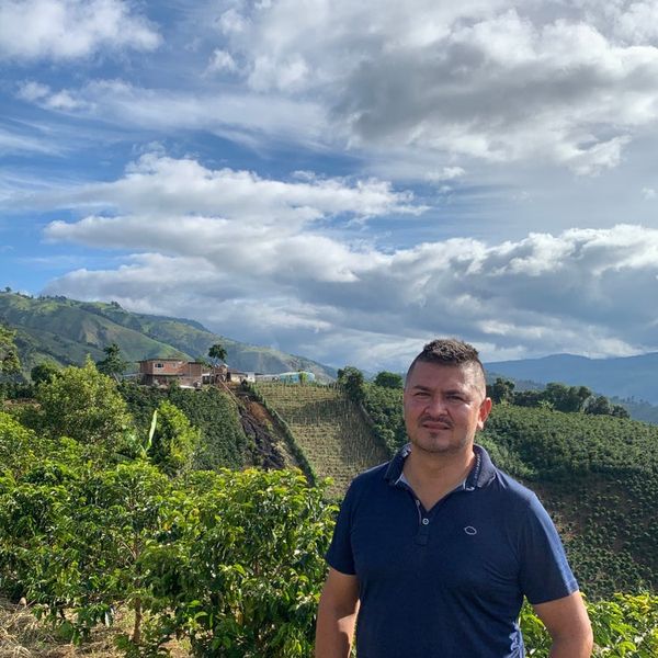 Kolumbia Finca Santa Bárbara Gesha Washed - Jhona Edwin Samboní Chachón na farmie Finca Santa Bárbara